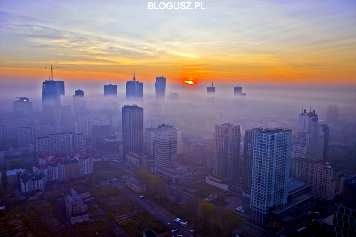 "Wieżowce we mgle", fot. Blogusz.pl